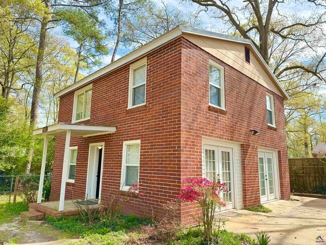 property at 317 Oakview Square