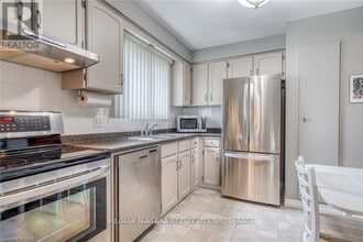 253 St Augustine Dr in St Catharines, ON - Building Photo - Building Photo