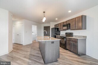 1708 Fairmont Dr in Harrisburg, PA - Building Photo - Building Photo