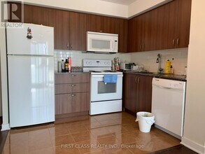 5740 Yonge St in Toronto, ON - Building Photo - Building Photo