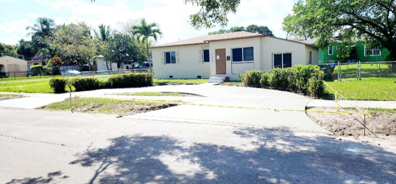 9000 Little River Blvd in Miami, FL - Building Photo