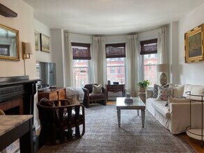 218 Newbury St in Boston, MA - Building Photo - Building Photo
