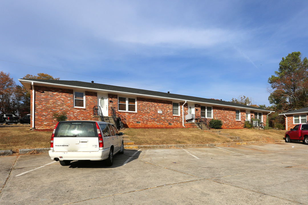 Forest Oaks in Roswell, GA - Building Photo