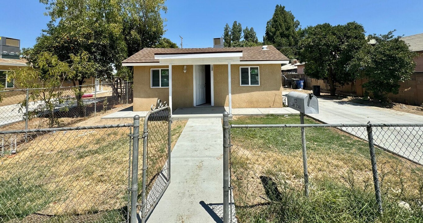 132 San Lucas St in Mc Farland, CA - Building Photo