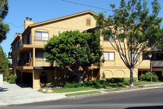 425 Sierra St in El Segundo, CA - Building Photo - Building Photo