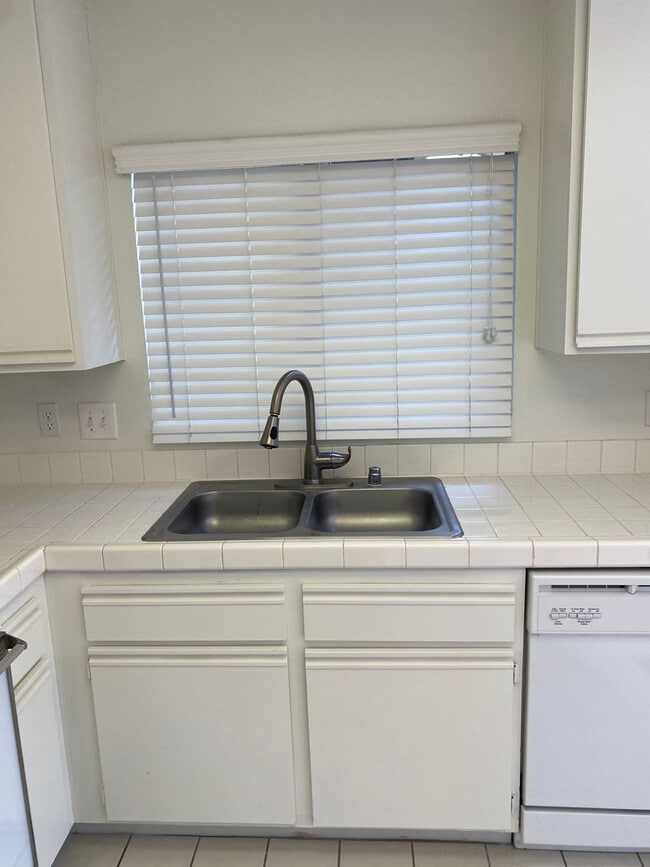 2960 Champion Way in Tustin, CA - Building Photo - Building Photo
