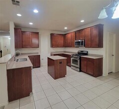 9105 Rainland Dr in Arlington, TX - Building Photo - Building Photo