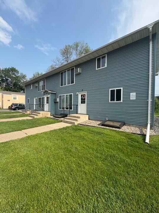 119 E Welcome Ave, Unit #4 in Mankato, MN - Foto de edificio