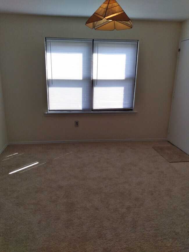 1101 N Oaks Blvd Rentals in North Brunswick, NJ