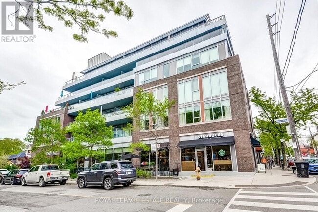 1960 Queen St E in Toronto, ON - Building Photo - Building Photo
