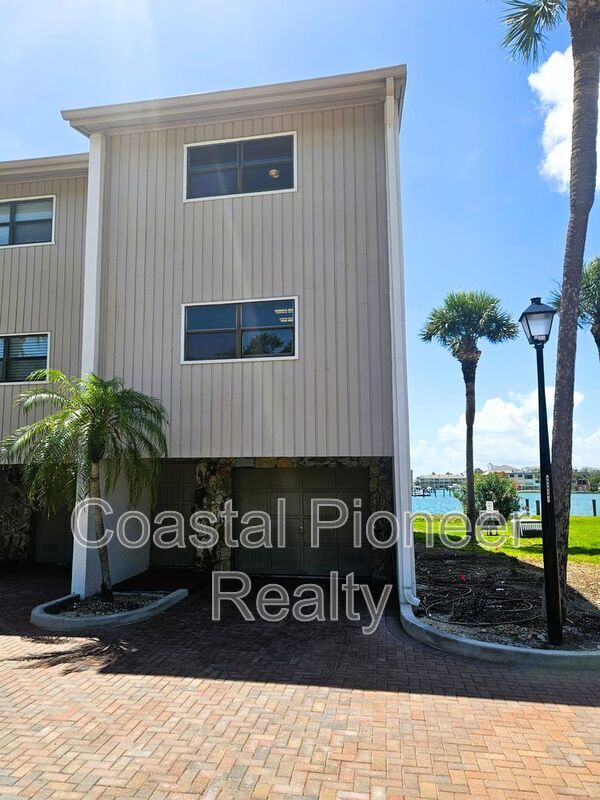 12356 Capri Cir N