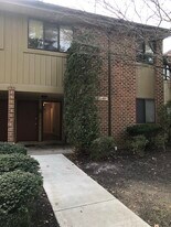 605A Cypress Point Cir, Unit 605A in Mount Laurel, NJ - Building Photo