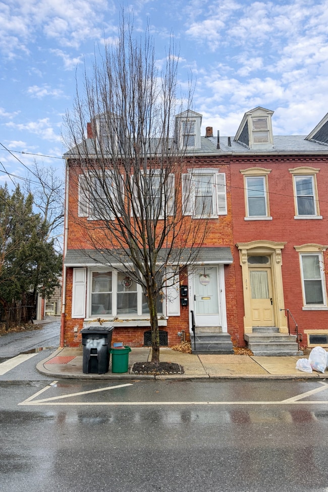 217 E Walnut St in Lancaster, PA - Foto de edificio - Building Photo