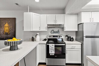 Saddlewood Park Townhomes in Minnetonka, MN - Foto de edificio - Building Photo