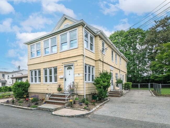 property at 3 Smull Pl