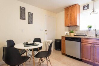 23 Oxford Cir in Belmont, MA - Building Photo - Building Photo