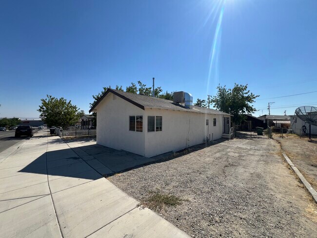 322 S 8th St in Taft, CA - Building Photo - Building Photo