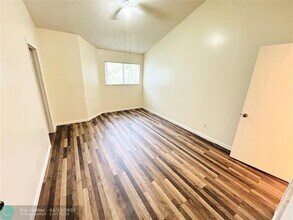 3405 NW 44th St in Oakland Park, FL - Building Photo - Building Photo