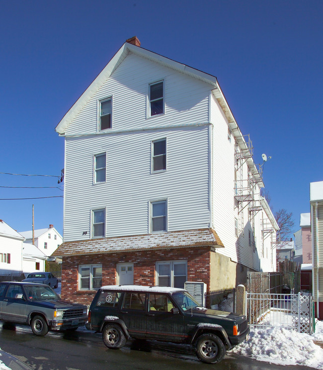 99 Tremont St in Fall River, MA - Foto de edificio - Building Photo