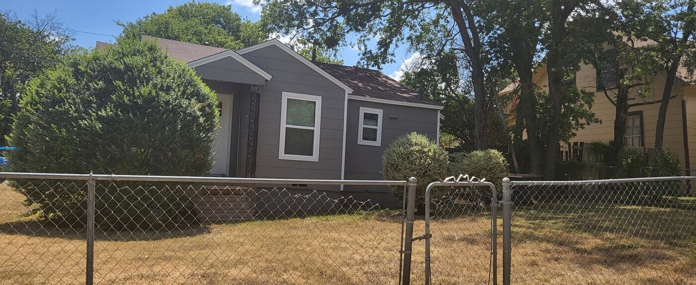 501A Parkdale Ave in Fort Worth, TX - Building Photo