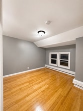 35 Coit St, Unit 2 in Irvington, NJ - Foto de edificio - Building Photo