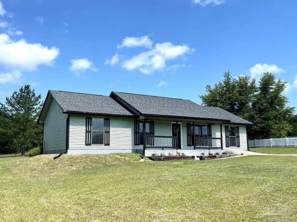 137 Stephens Ln in Crestview, FL - Building Photo