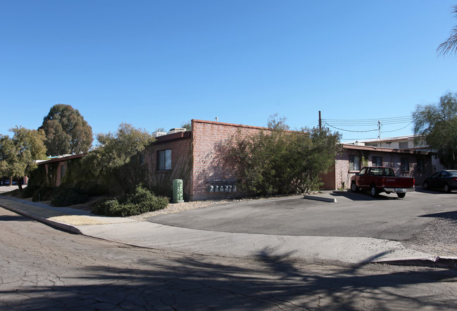 Las Villas Apartments in Tucson, AZ - Building Photo - Building Photo