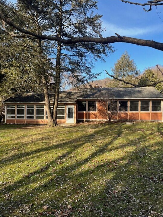 1576 NY-9D in Garrison, NY - Building Photo