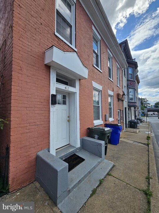 410-412 W Washington St in Hagerstown, MD - Building Photo