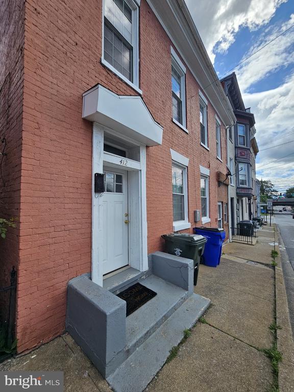 property at 410-412 W Washington St