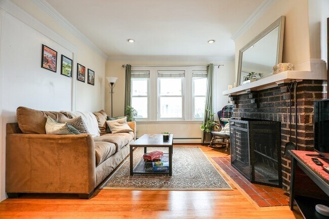 59 Goodenough St, Unit 1 in Boston, MA - Building Photo - Building Photo