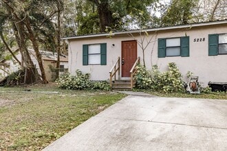 5228 Cherry Ave in Seffner, FL - Building Photo - Building Photo