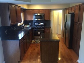 3008 Primrose Dr in Rochester Hills, MI - Building Photo - Building Photo