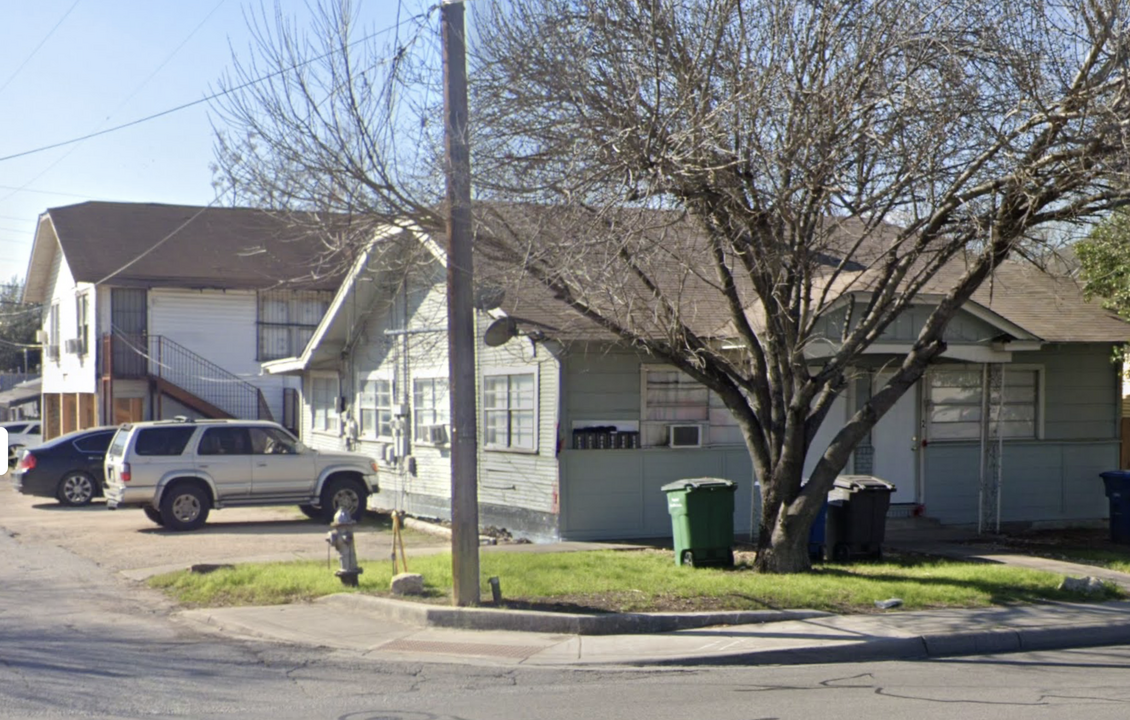 1102 Fresno in San Antonio, TX - Building Photo