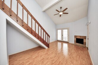 2425 Holly Hall St in Houston, TX - Building Photo - Building Photo