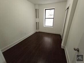 W 178 St, Unit 41 in New York, NY - Foto de edificio - Building Photo