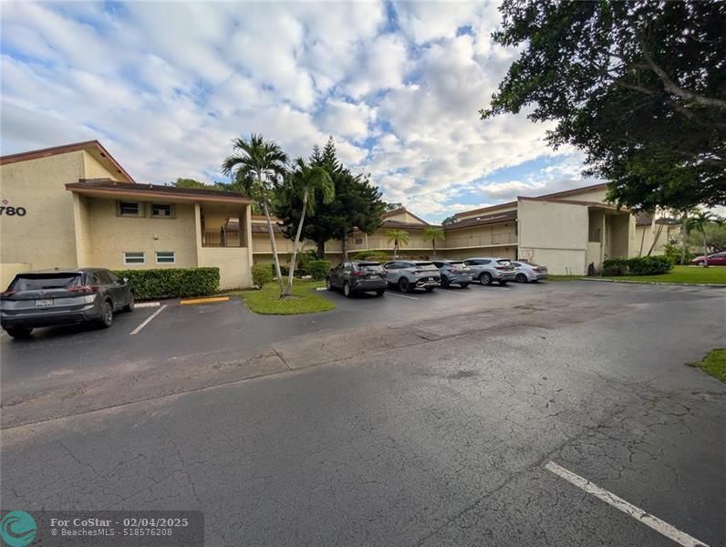 8780 Holly Ct in Tamarac, FL - Building Photo