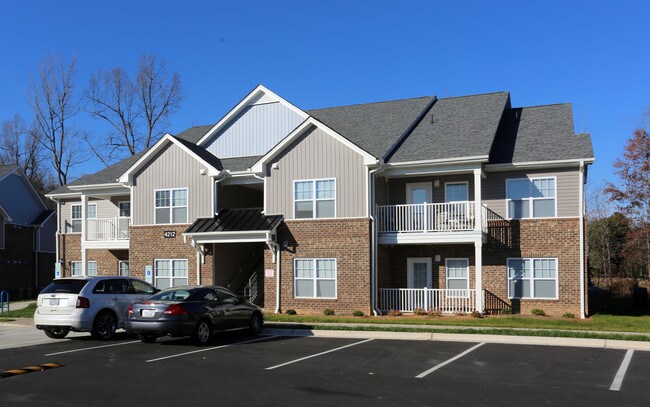 Sumner Ridge in Greensboro, NC - Foto de edificio - Building Photo