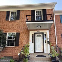 1217 Fox Run Pl in Woodbridge, VA - Building Photo
