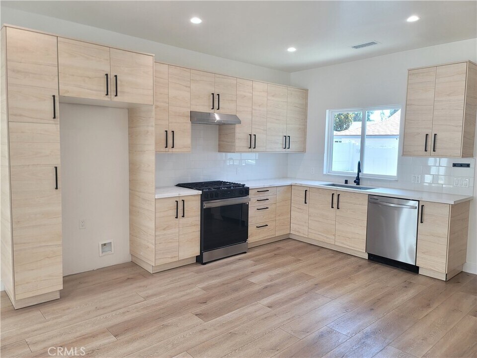 16840 Los Alimos St in Los Angeles, CA - Building Photo