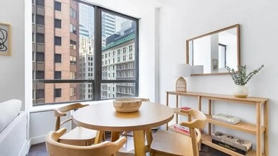 128 Water St, Unit 2507 in New York, NY - Foto de edificio - Building Photo