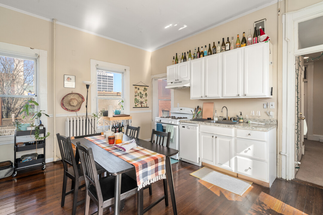 195 Green St, Unit 2 in Cambridge, MA - Building Photo