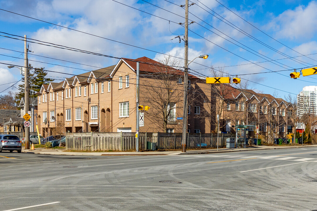 1579 Weston Rd in Toronto, ON - Building Photo