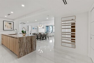 1500 Ocean Dr, Unit # 1003 in Miami Beach, FL - Building Photo - Building Photo