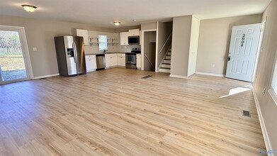 2004 Chambers Dr NE in Huntsville, AL - Building Photo - Building Photo