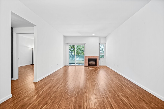 4620 Vista Del Monte Ave in Los Angeles, CA - Building Photo - Building Photo