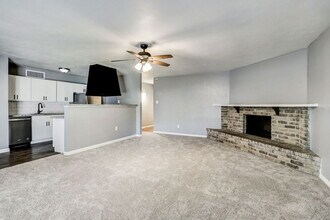 14107 Pinewest Dr in Houston, TX - Foto de edificio - Building Photo