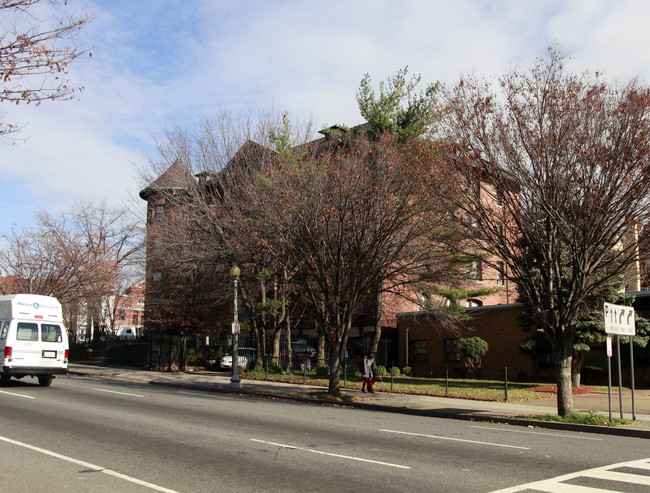 Augusta Apartment House in Washington, DC - Foto de edificio - Building Photo