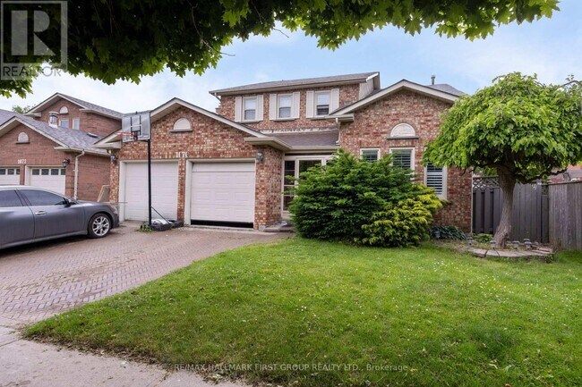 1070 Shoal Point Rd in Ajax, ON - Building Photo - Building Photo