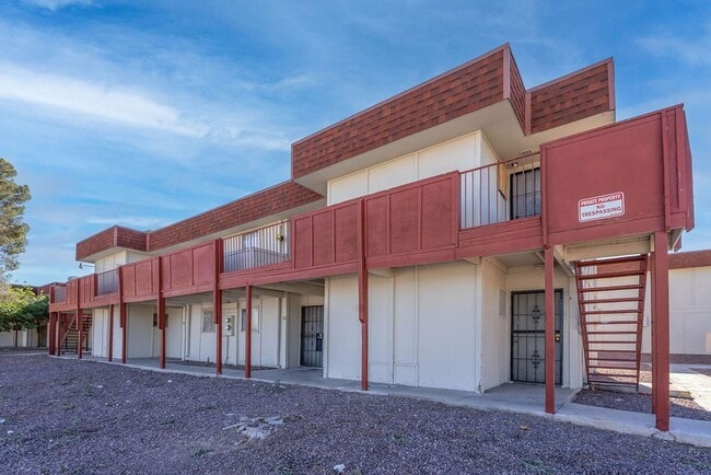 5396 S Swenson St in Las Vegas, NV - Building Photo - Building Photo